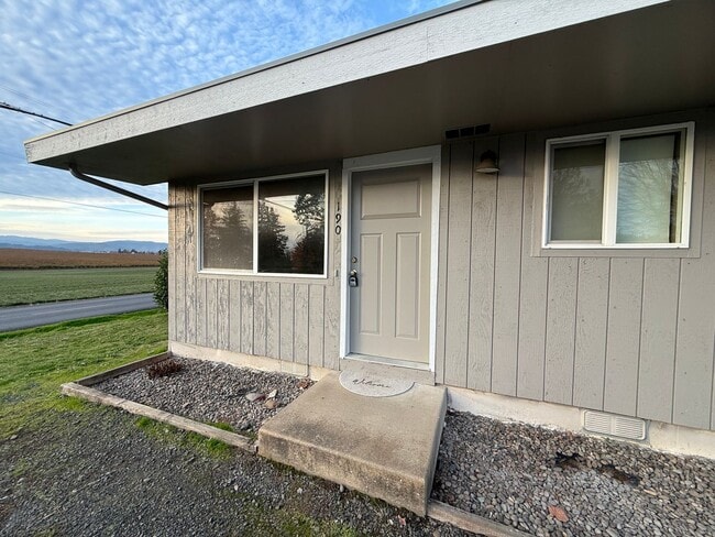 Building Photo - 170-190 Dahlia Street, Yamhill Unit 190