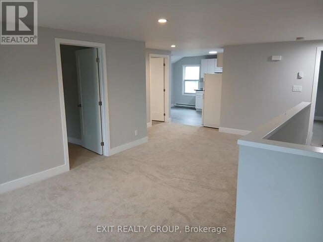 Photo - 27 Grove St Unité Upper Flr