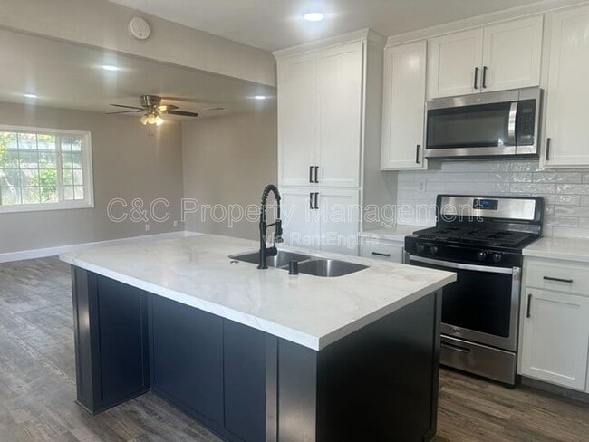 Building Photo - 5625 E Bellaire Way