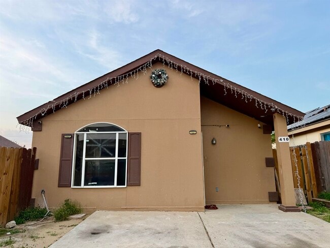 Photo - 410 Gage Loop