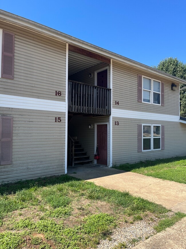 Building Photo - Pine View Rental