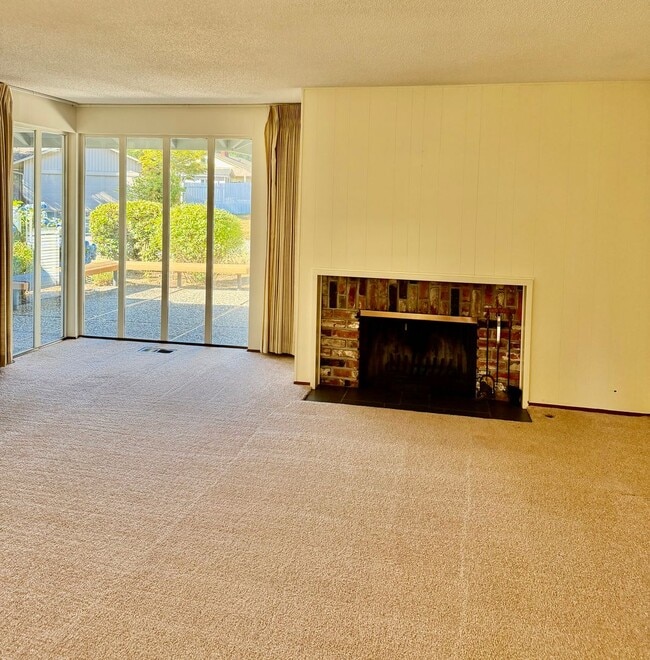 Photo - 4 Bed / 2.5 Bath Bellevue rambler $4,295/month