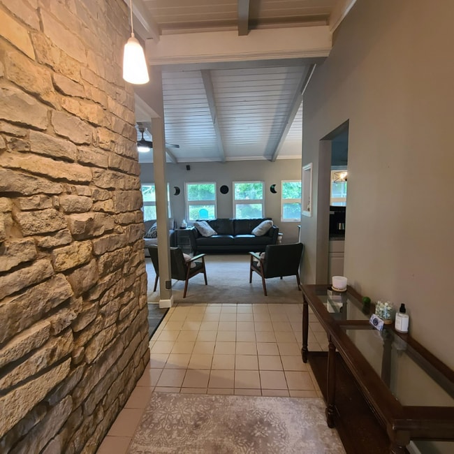 Photo - 1962 West Alex Bell Road