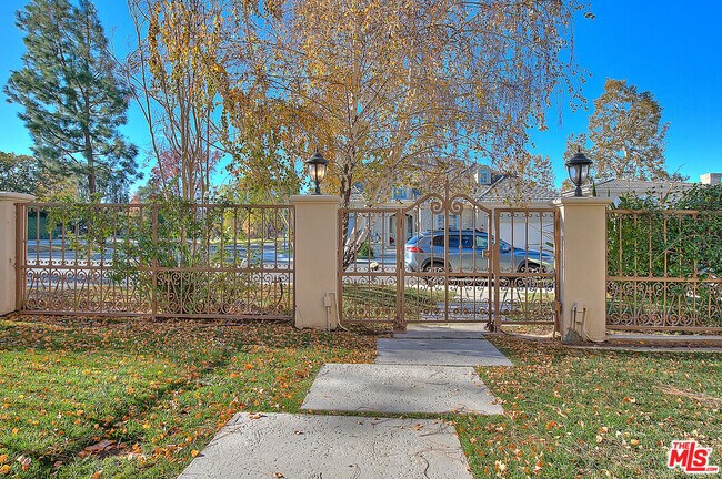 Photo - 3800 Weatherly Cir