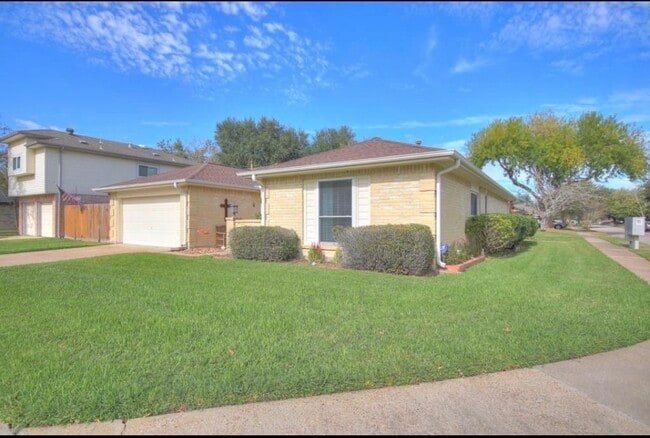 Photo - 3039 Becket St