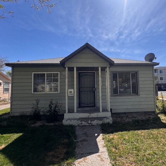 Building Photo - Downtown Sparks 2 Bedroom with Large Backyard