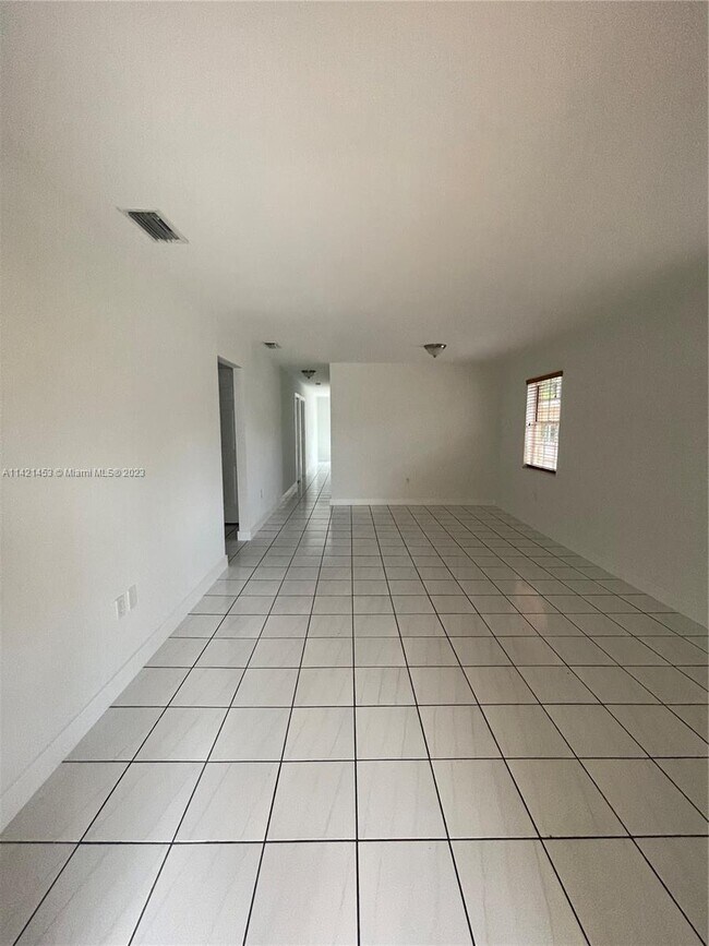 Photo - 2939 SW 36th Ave Unidad rear