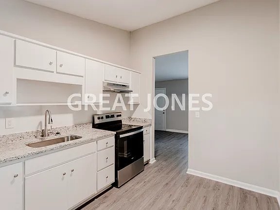 Photo - 2879 Doyle Ave