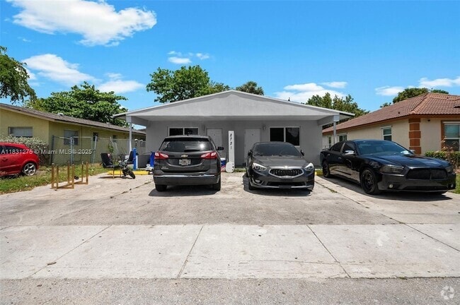 Building Photo - 2731 NW 14th St Unit B Rental