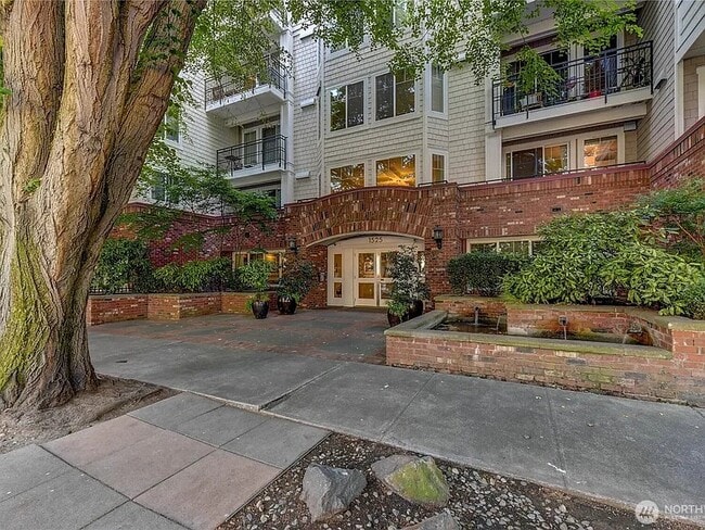 Building Photo - 1525 NW 57th St Unit Ballard Studio