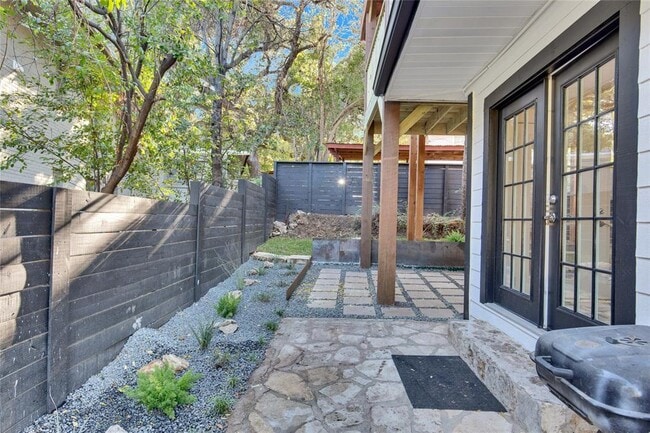 Photo - 1115 Enfield Rd Unidad A