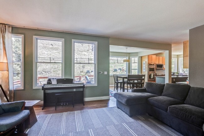 Photo - 470 Wyoming Cir