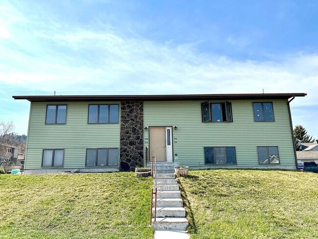 Building Photo - 744 Darby St Unit 744