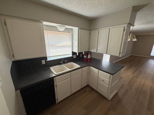 Building Photo - 510 Rosedale Dr Unit b