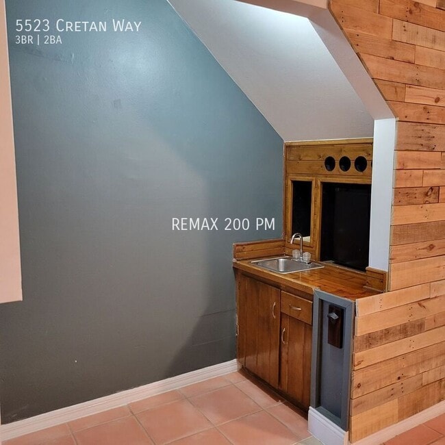 Photo - 5523 Cretan Way