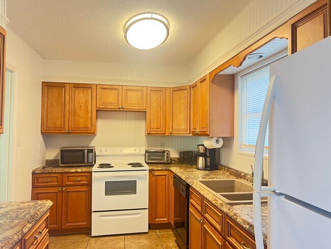 Photo - Furnished NMB Three-Bedroom Townhome is less than one mile from the Beach! Available Now!