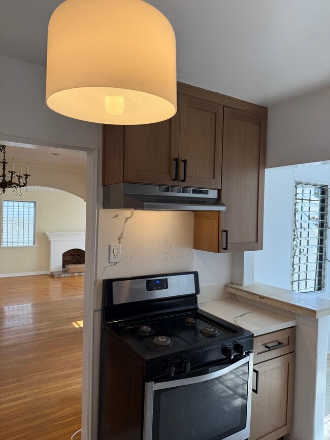 Photo - 1060 S Corning St