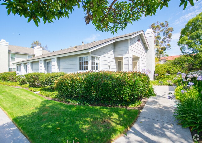 Building Photo - Very Charming 2BR/2BA Condo in Calavera Hi...