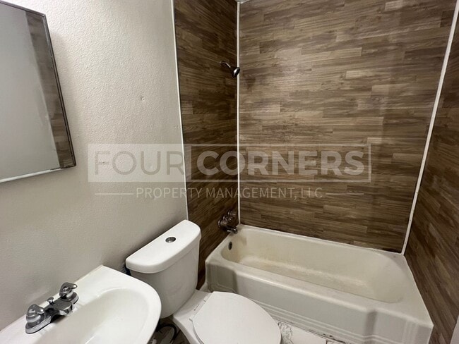 Photo - Spacious 3 Bedroom 1.5 Bath House