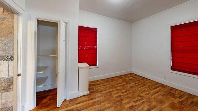 Photo - 205 3rd Ave NE