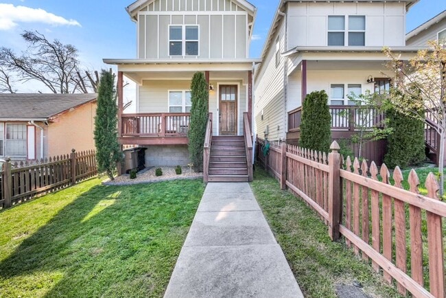 Photo - 2209 11th Ave N