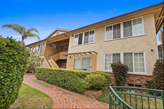 Building Photo - Lion's Grove A Unit 6654