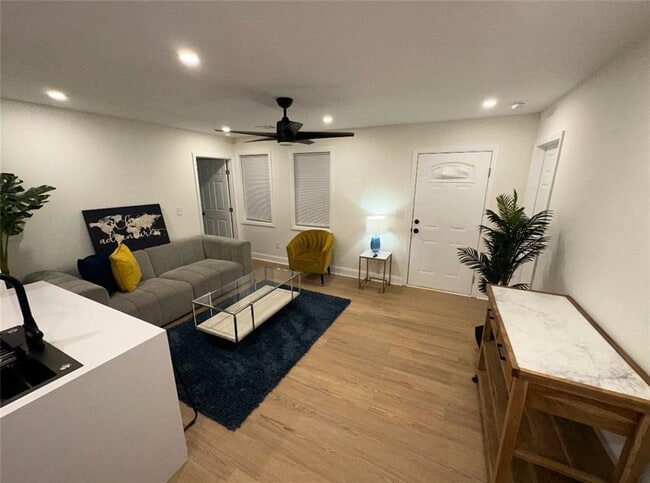 Photo - 1735 Derry Ave SW