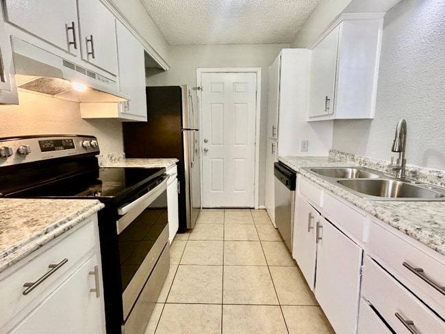 Photo - 3836 Englewood Cir Unidad 3836