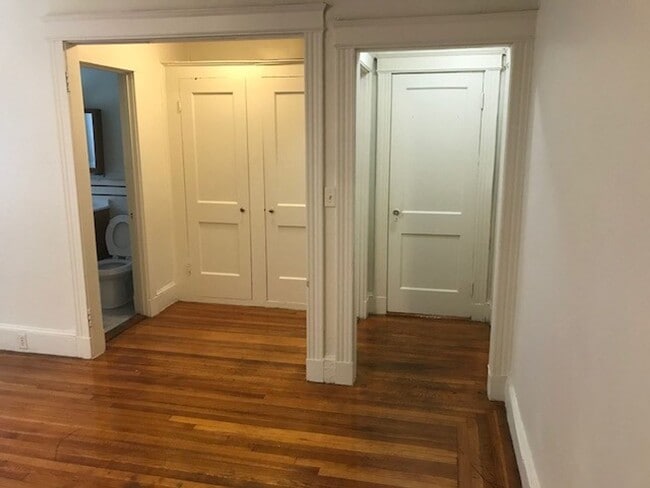 Photo - 7/1 No Fee! Spacious Studio in elevator building, low move in cost!