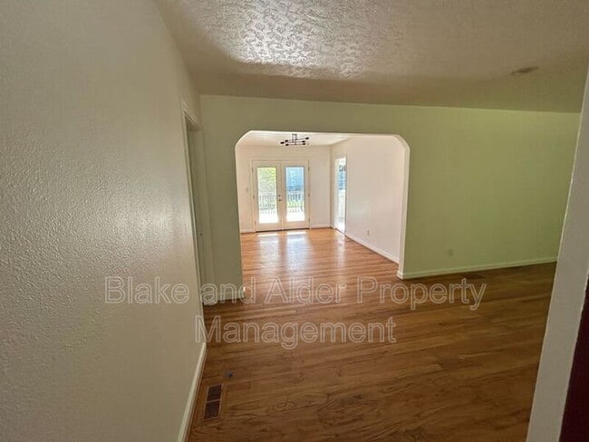 Photo - 198 NE 157th Ave