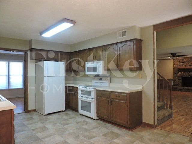 Photo - 2056 Kingsrow Pkwy