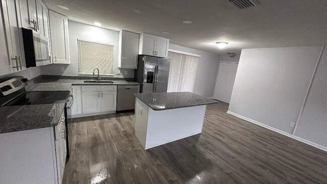 Photo - 2000 NE 50th Pl