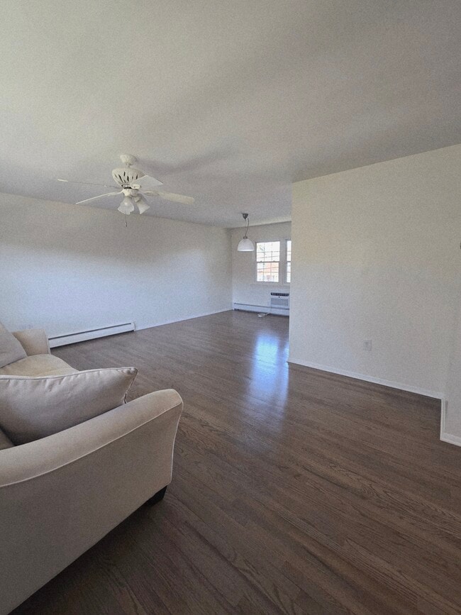 Living/Dining room - 364 Westwood Ave Unit 36