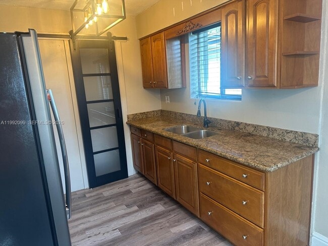 Photo - 1166 W 24th St