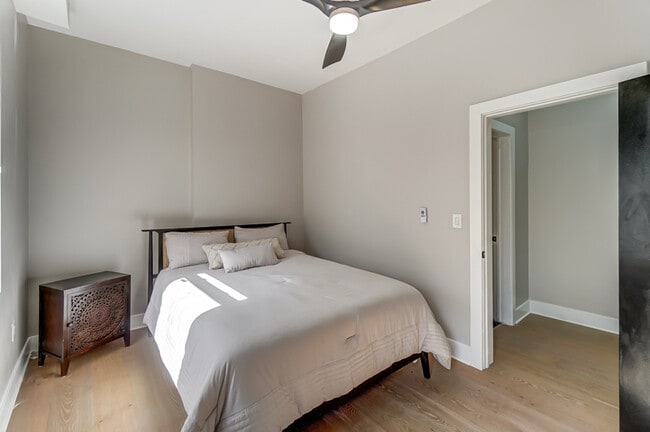 Photo - 2455 W McMicken Ave Unidad Apartment