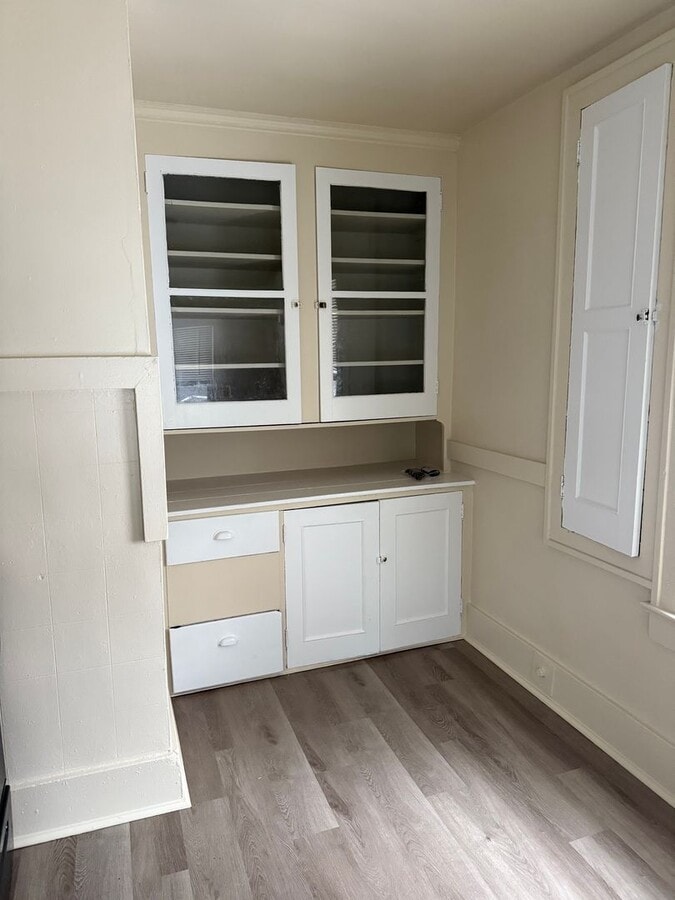 Avenue B - Avenue B Unit Upper