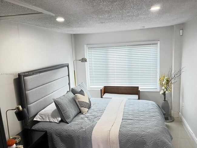 Building Photo - 1495 NE 177th St Rental