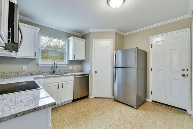 Photo - 3000 Meadow Ln