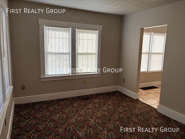 Photo - 909 Iola Ave