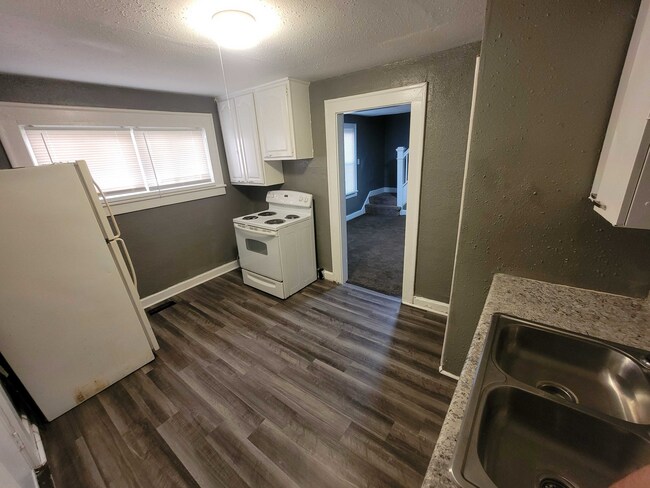 Photo - 861 N Drexel Ave Unit 861 N Drexel Ave