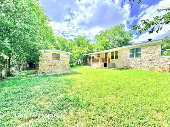 Photo - Spacious 5 Bedroom, 3 bath