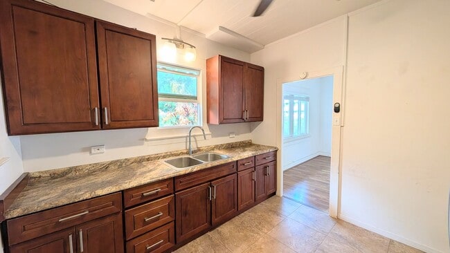 Photo - 3609 Leahi Ave Unit Back