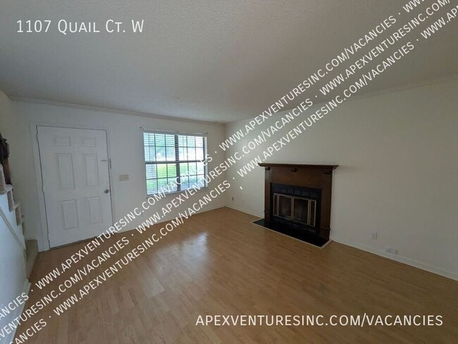 Photo - 1107 Quail Ct W