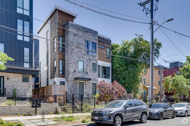 Building Photo - Townhouse in perfect Capitol Hill location!
