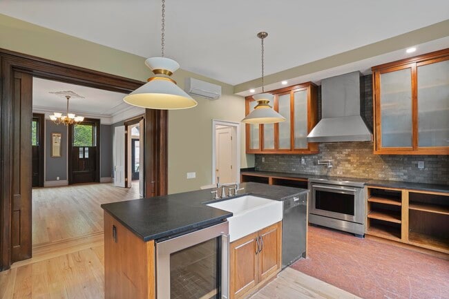 Photo - 284 Carroll St