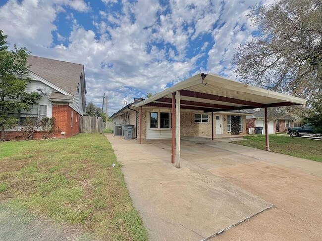 Photo - 6707 NW Compass Dr