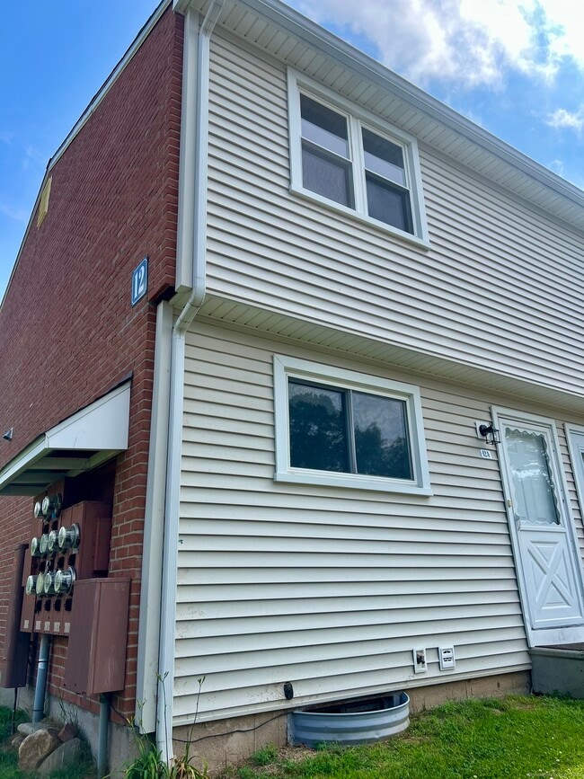 Building Photo - 1081 New Haven Rd Unit APT 12A