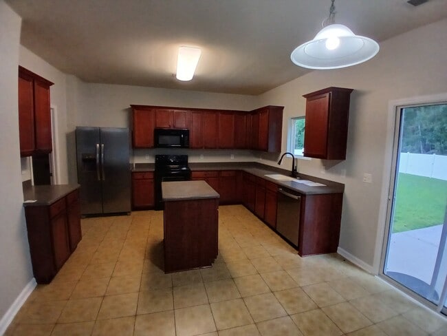 8 Cedar Creek Cir