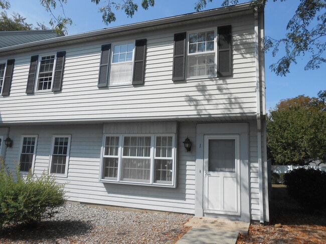 Building Photo - 1 Founders Village Unit 1