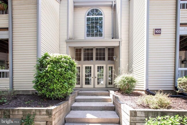 Building Photo - 103 Claridge Ct Unit 3